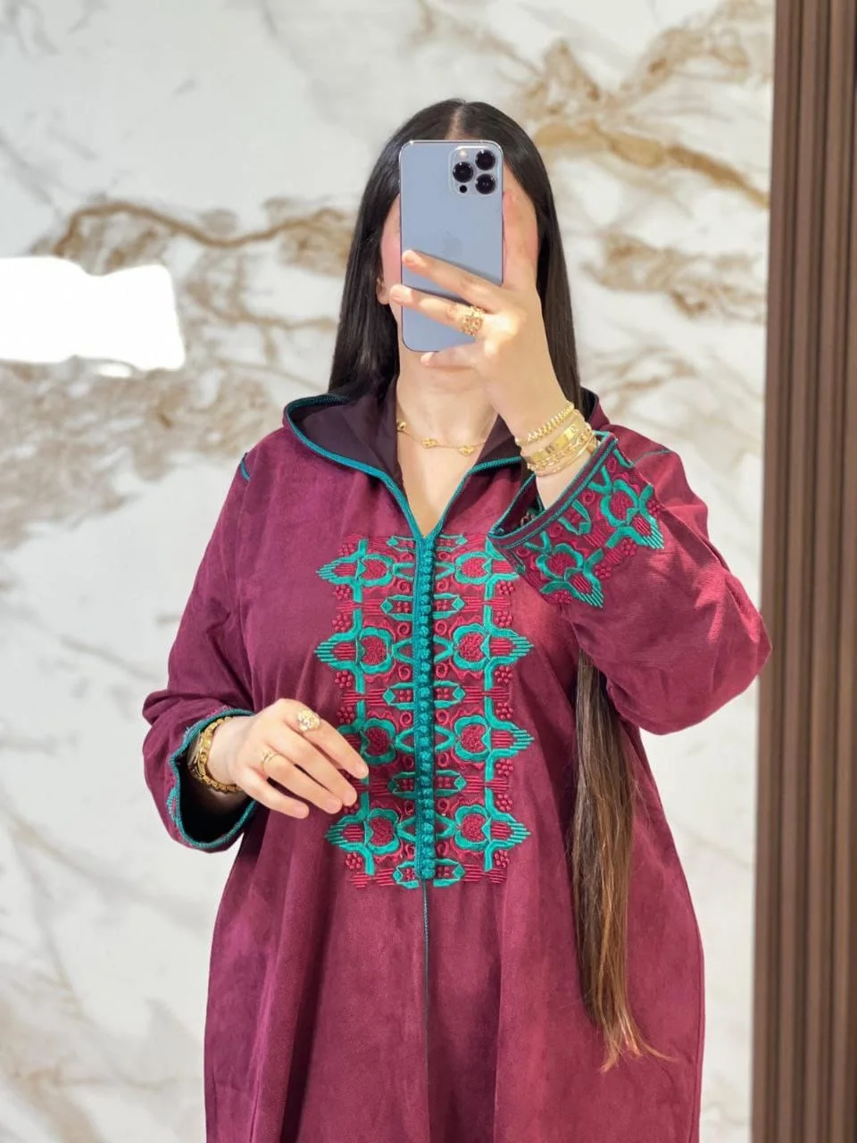 جلابة أنيقة مطروزة