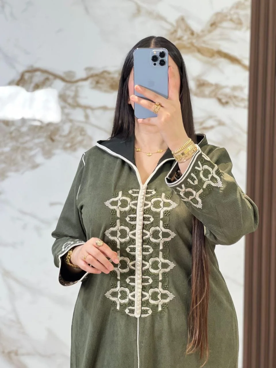 جلابة أنيقة مطروزة