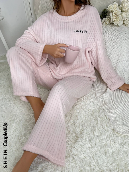 CoupledUp Ensemble détente à broderie en flanelle