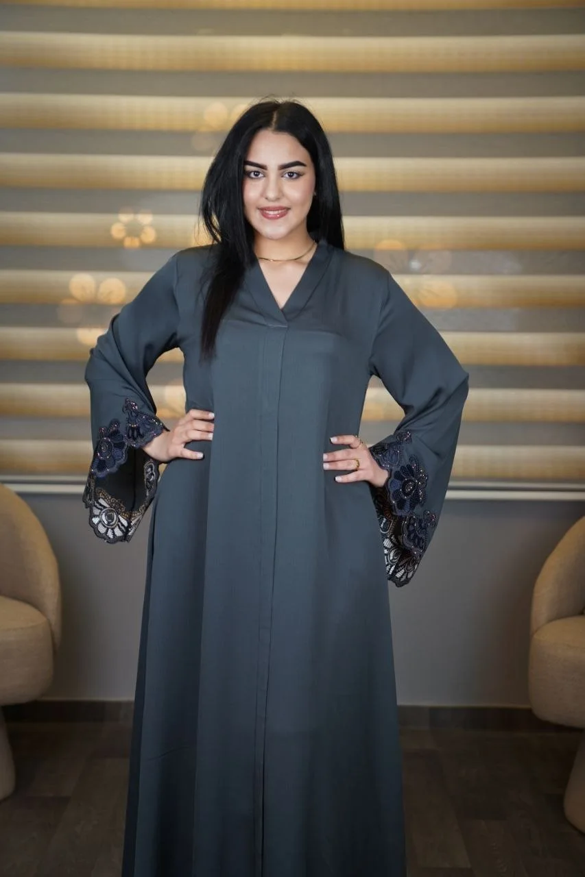 ✨ عباية وردة بتفاصيل فاخرة ✨