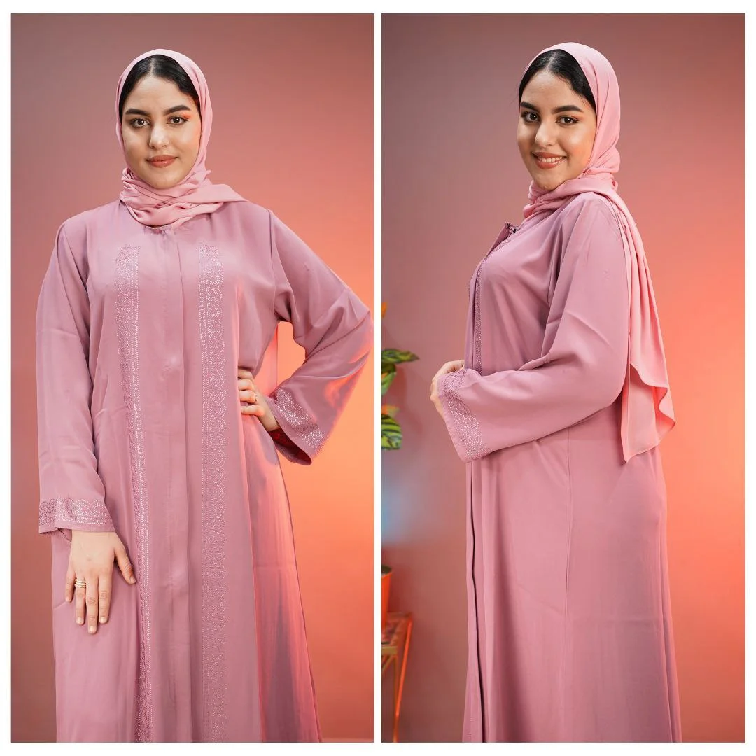 عباية علياء إماراتية بالفولار بتفاصيل فاخرة