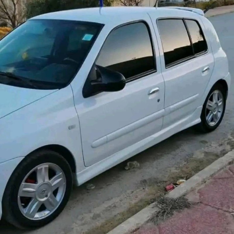 كليو كومبيس