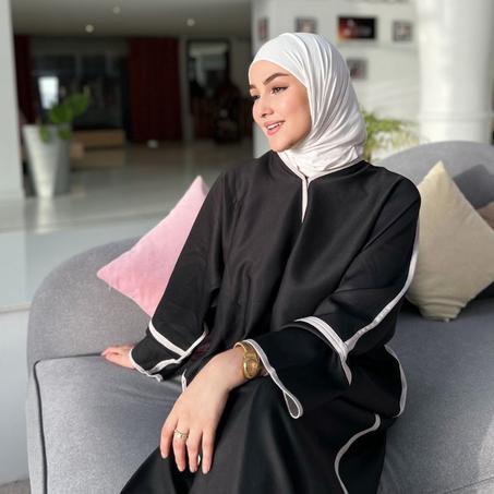 عباية مشاعر