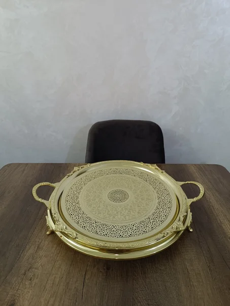 صينية النحاس باللون الذهبي الملكي
