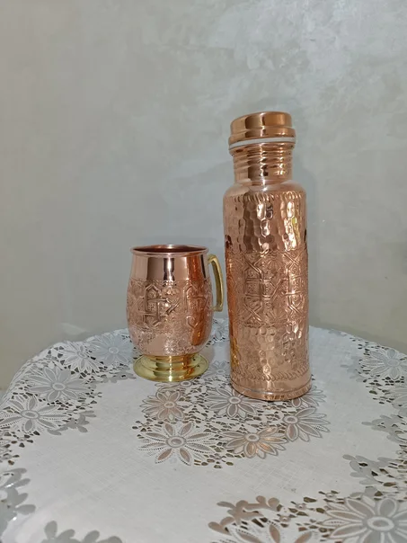 القنينة والكاس من النحاس