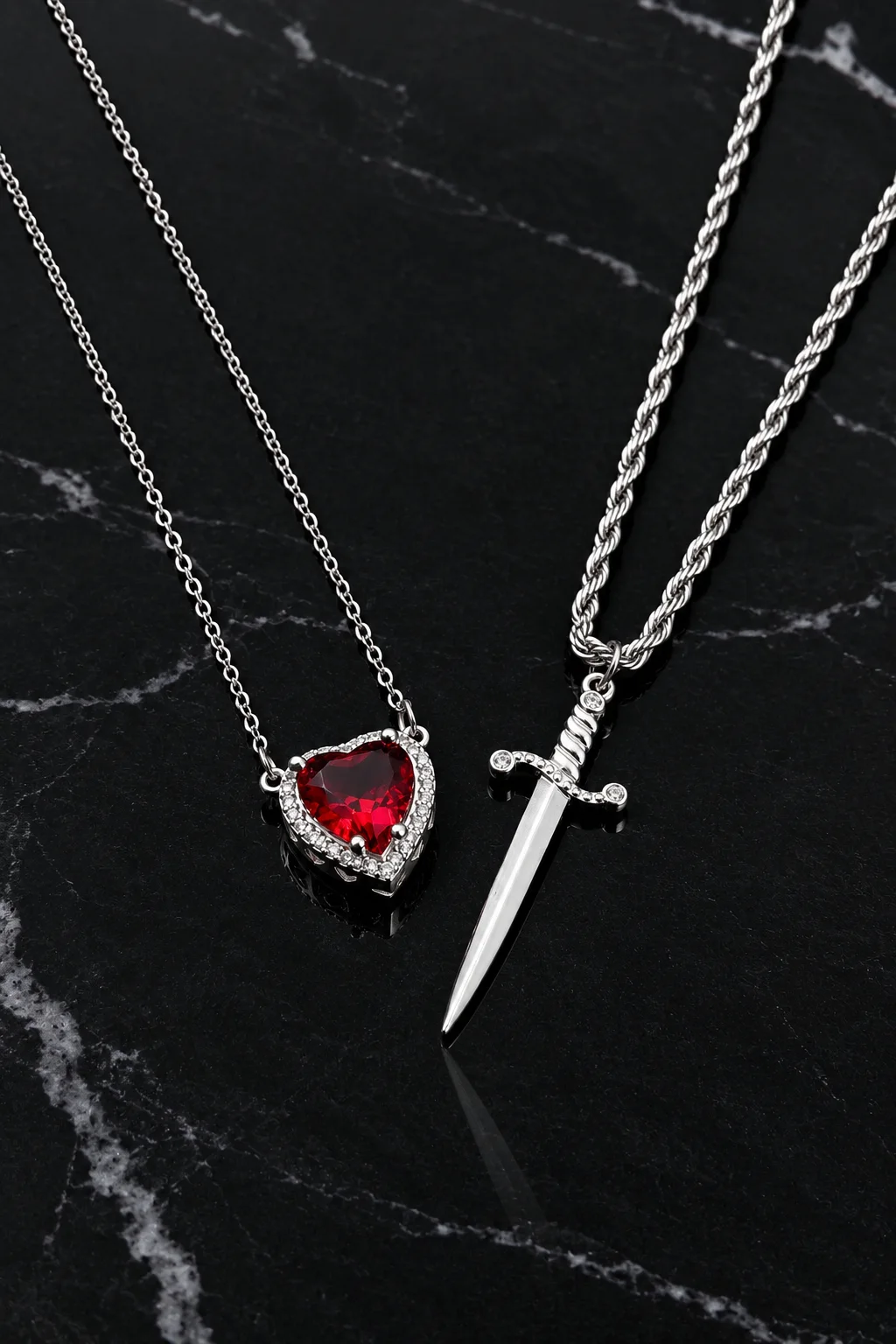 Collier cœur et épée pour couples
