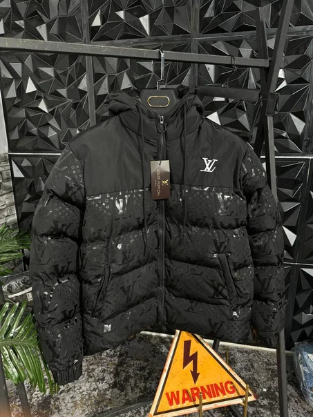 جاكيت لويس فيتون بتمان لهبال