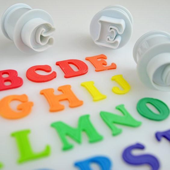Coupe-piston à fondant alphabet