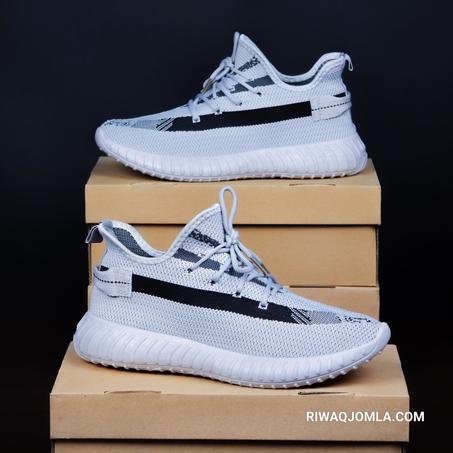 سبرديلات "YEEZY" خفيفة، مريحة، وبتصميم عصري