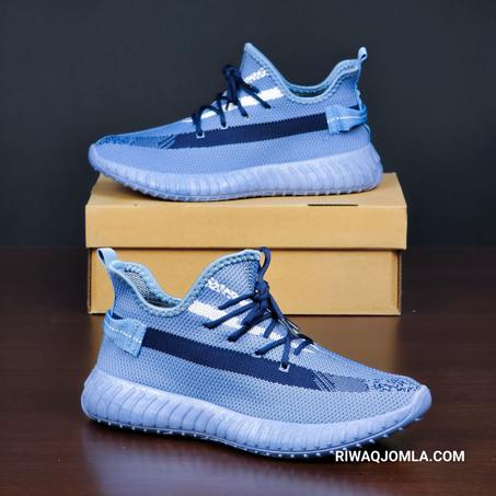 سبرديلات "YEEZY" خفيفة، مريحة، وبتصميم عصري