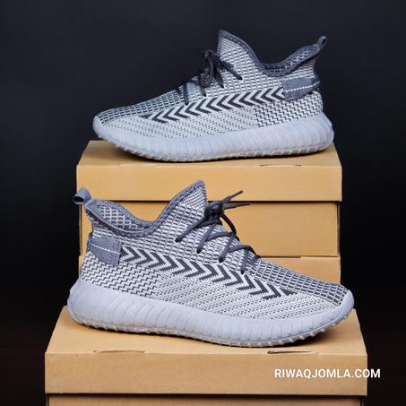 سبرديلات "YEEZY" خفيفة، مريحة، وبتصميم عصري