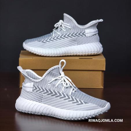 سبرديلات "YEEZY" خفيفة، مريحة، وبتصميم عصري