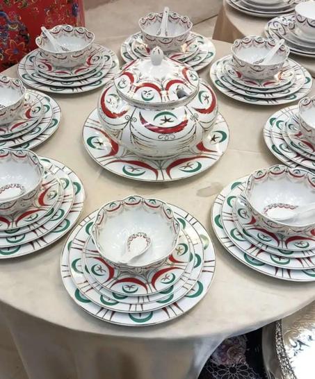 خدمة نجمة والهلال75 قطعة احمر