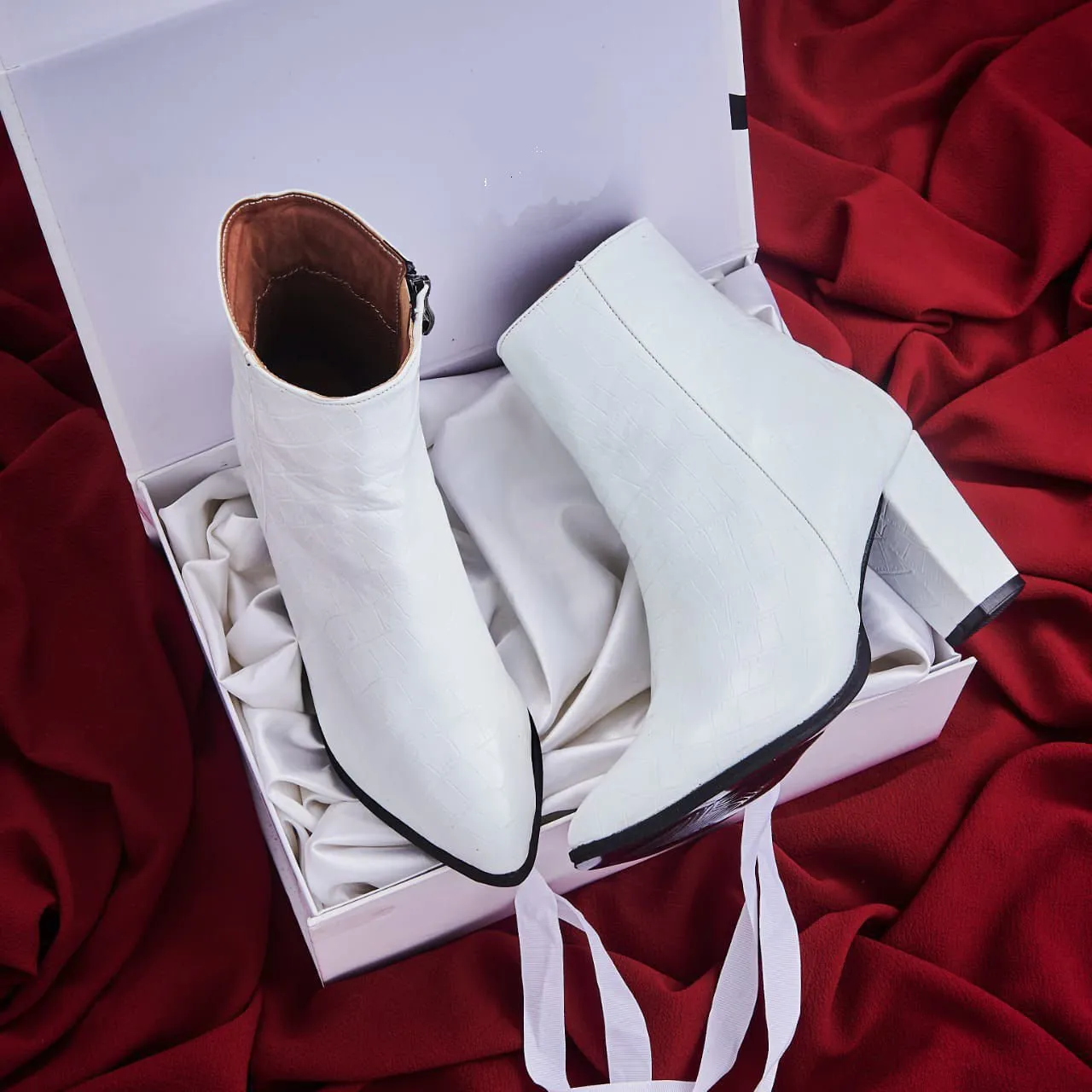 بوط كروكو أنيق بكعب عالي 🖤