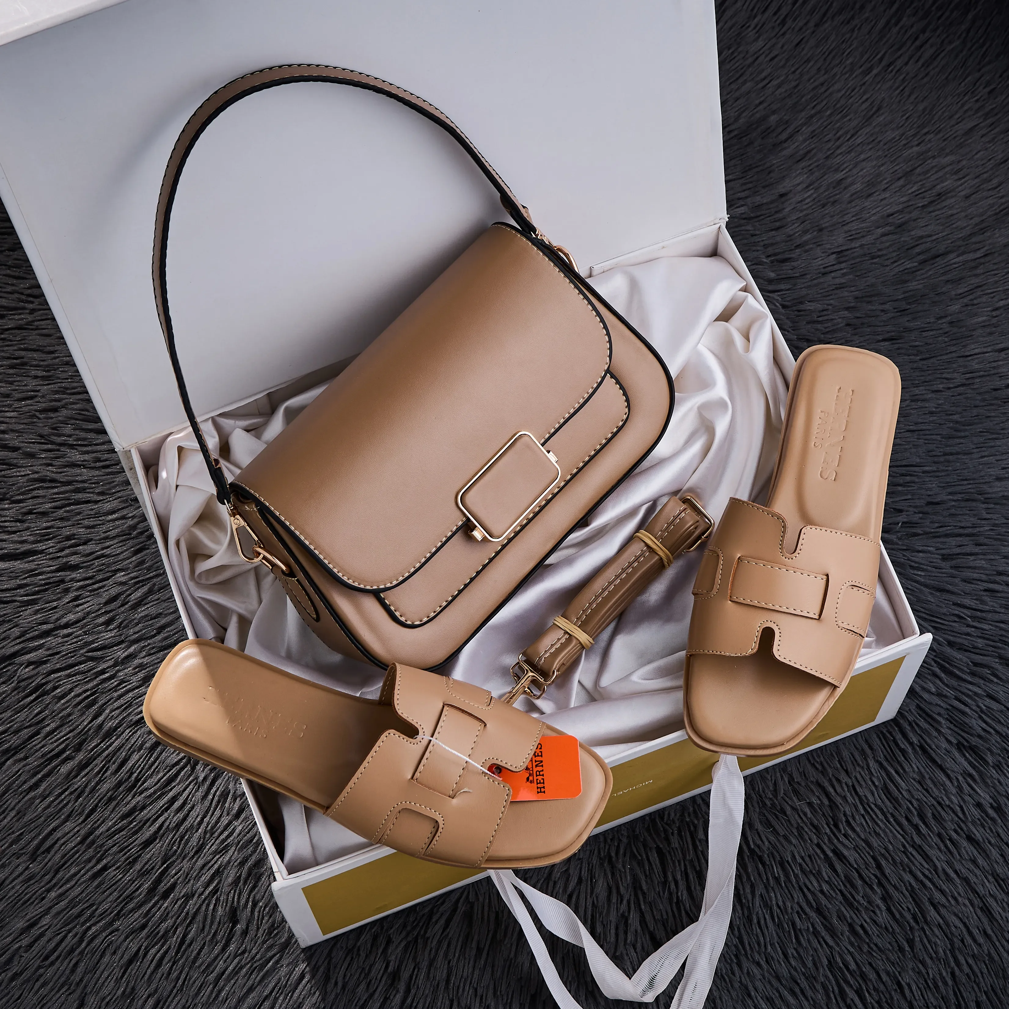 Édition Luxe 2025  Sandale  Hermes + Sac Raffiné