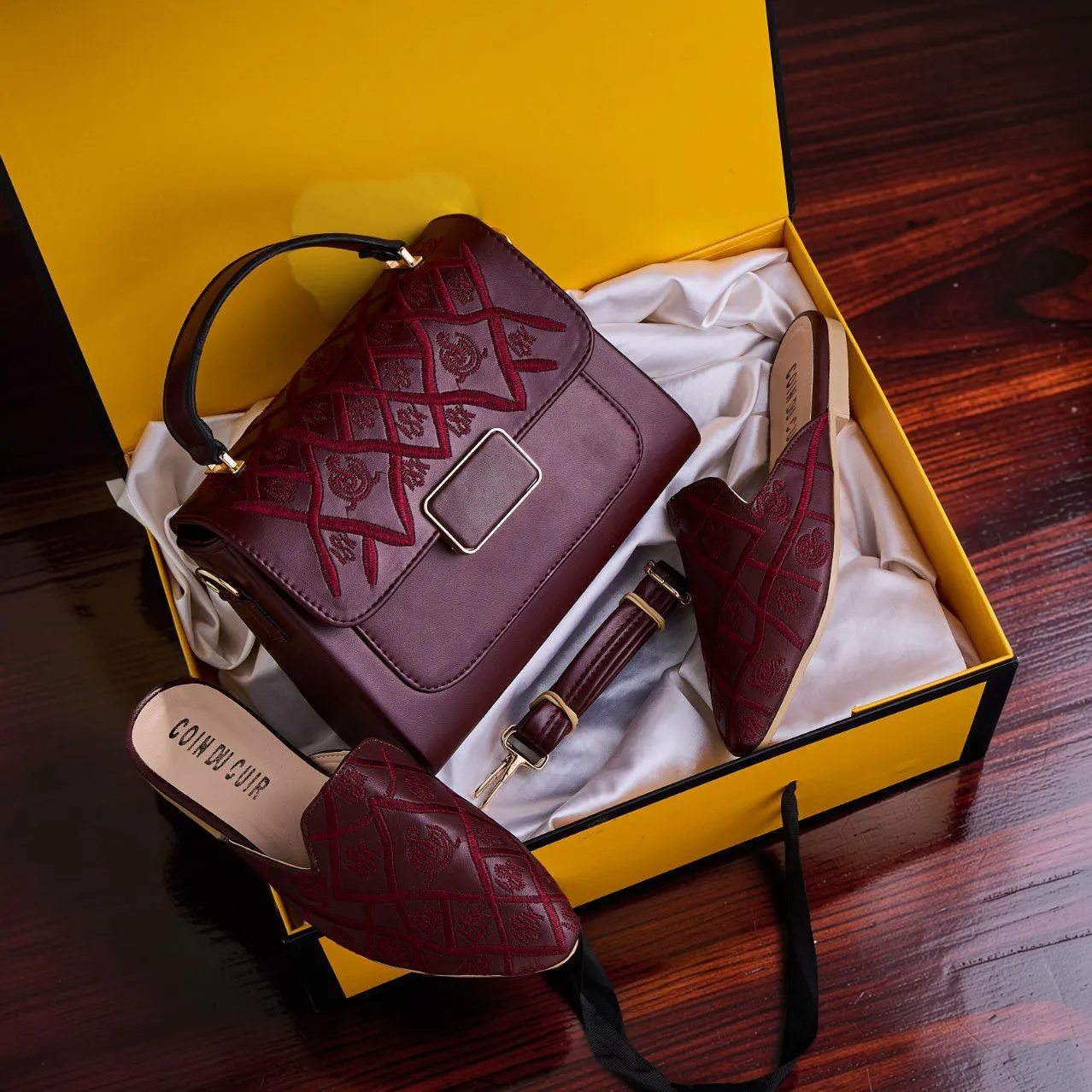 طقم صاك وبلغة بإطلالة راقية