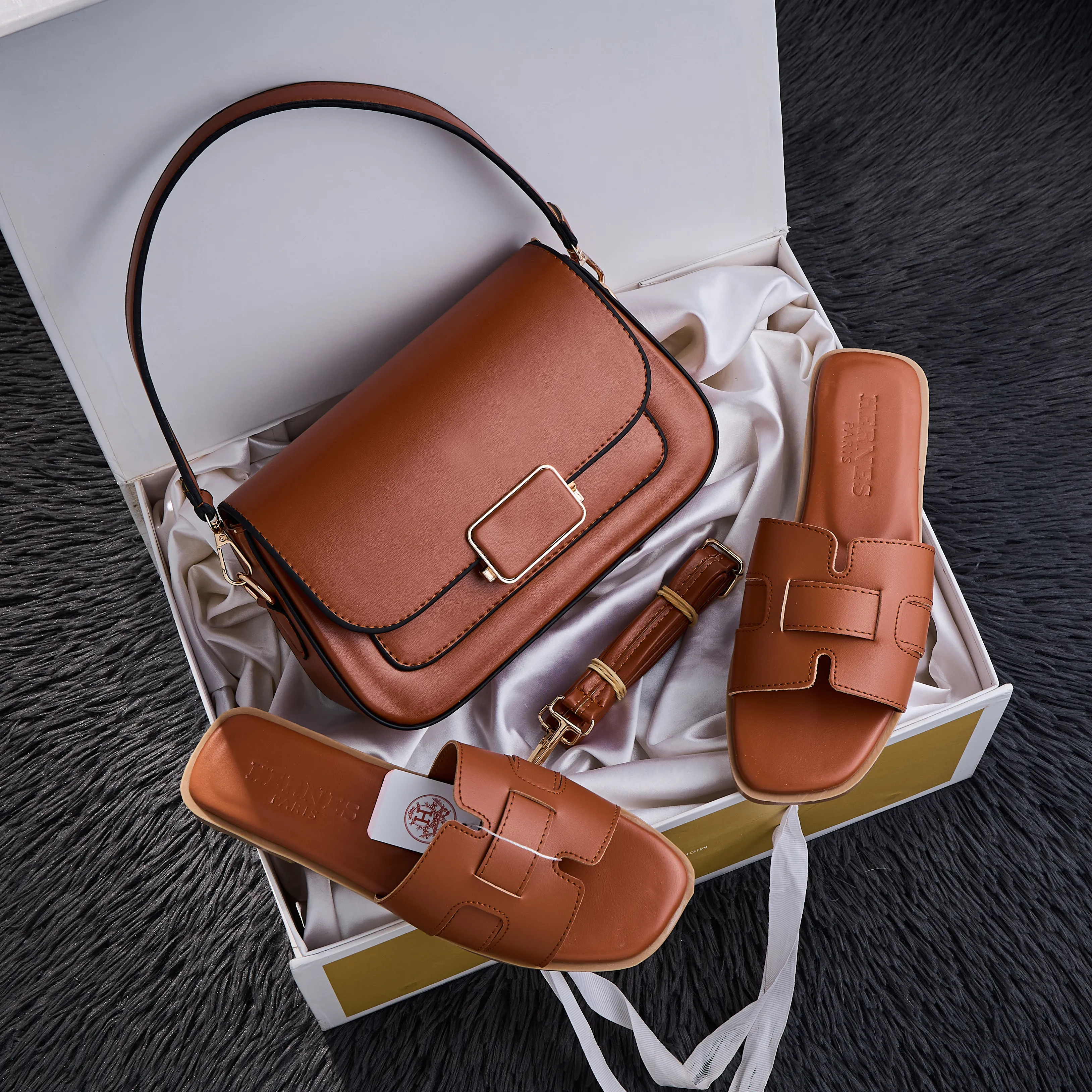 Édition Luxe 2025  Sandale  Hermes + Sac Raffiné
