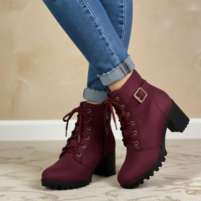 بوط نسائي عصري بكعب أنيق