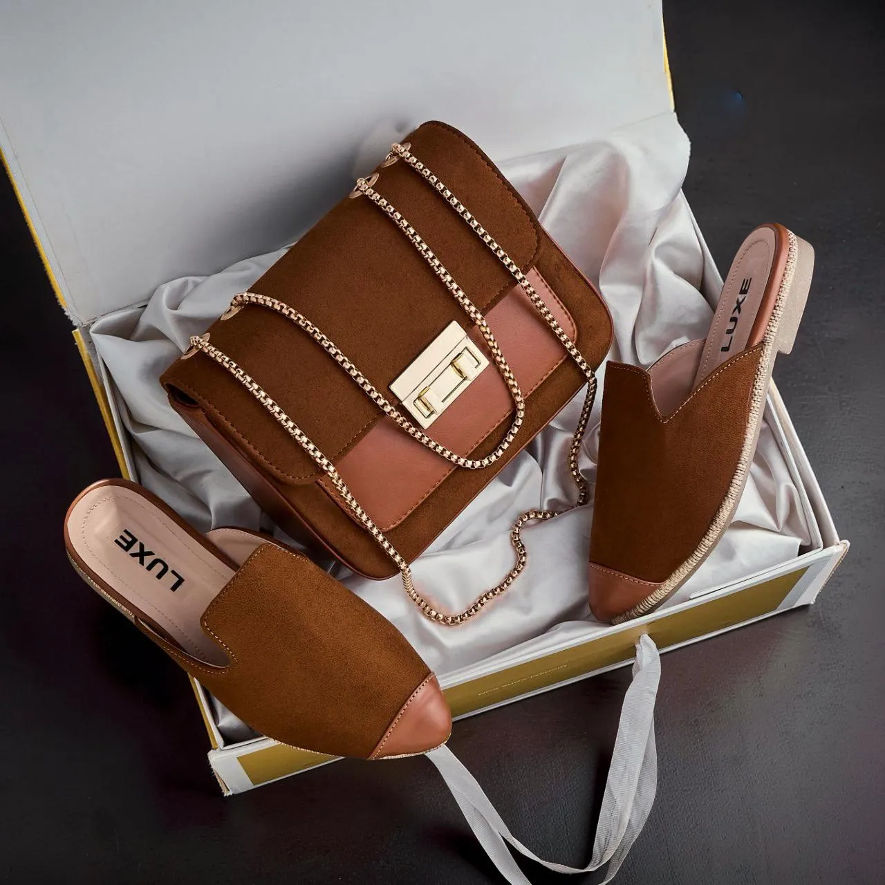 طقم متكامل للمرأة الأنيقة