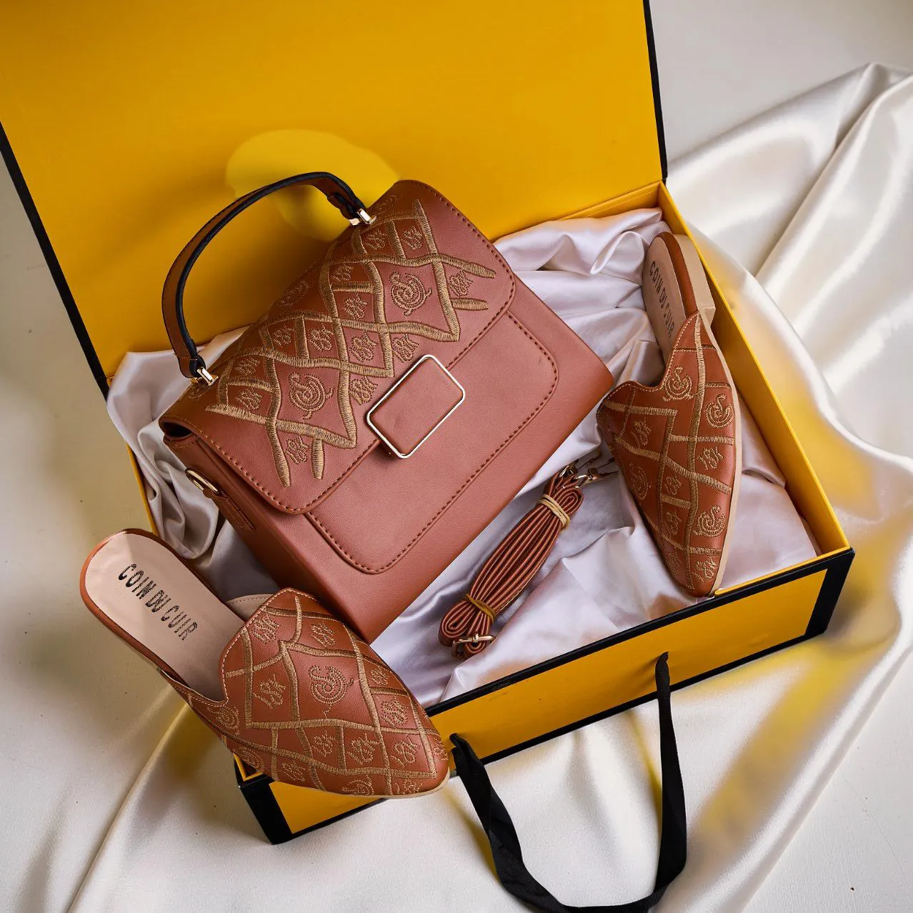 طقم صاك وبلغة بإطلالة راقية