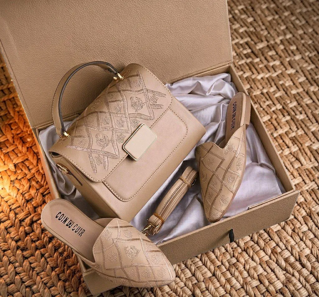 طقم صاك وبلغة بإطلالة راقية