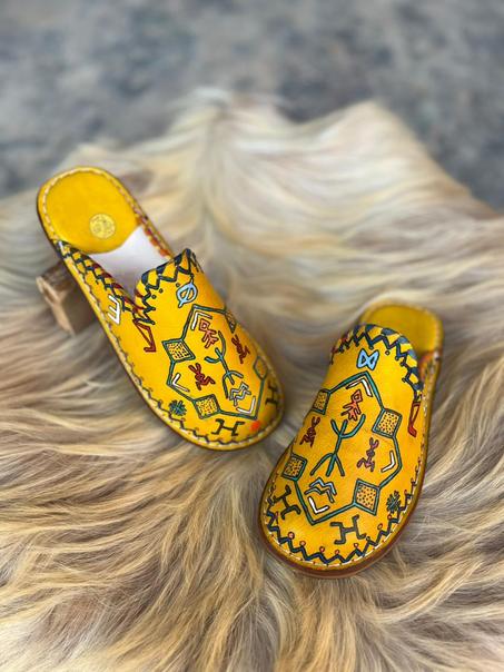 Amazigh Handmade Leather Slippers – Yellow | Moroccan Artisanal Babouches