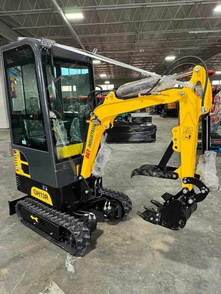 AGT 13.5HP 1-ton Mini &amp; Small Excavator More Comfortable, 2116 pounds With Enclosed Cab Gasoline For Sale | AGT-QH13R - AGT Industrial