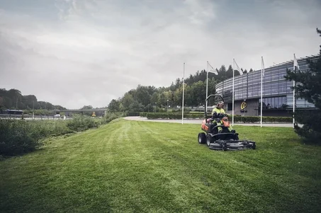 HUSQVARNA P 525DX with cabin - HUSQVARNA