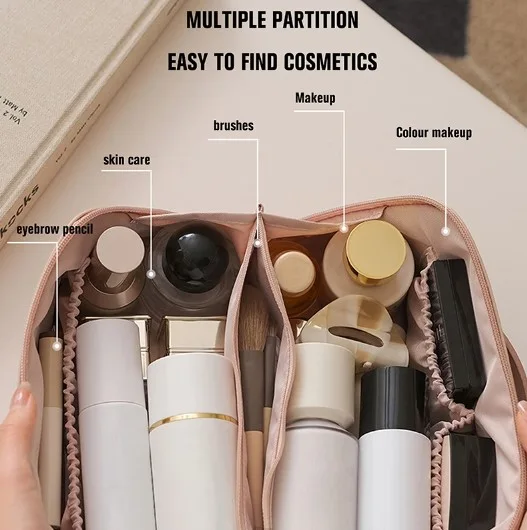 حقيبة مستحضرات التجميل والأكسسوارات