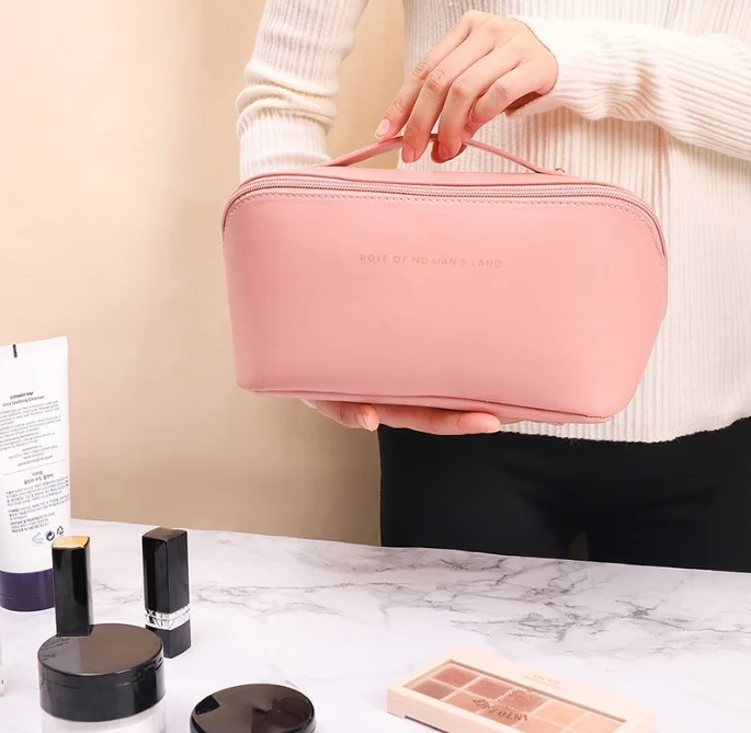 حقيبة مستحضرات التجميل والأكسسوارات