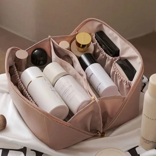 حقيبة مستحضرات التجميل