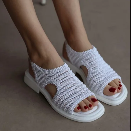 Shoebutik صندل نسائي محبوك باللون الأبيض - رائع