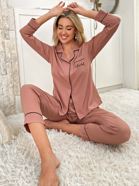 Ensemble de pyjama à broderie à poche