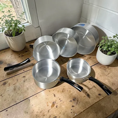 🥘 طقم قدور عملي – 5 قطع بأحجام مختلفة