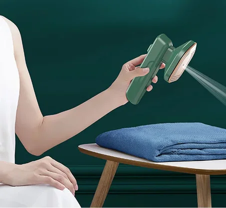 مكواة البخار الكهربائية المحمولة, لإزالة التجاعيد و الإنكماشات من الملابس