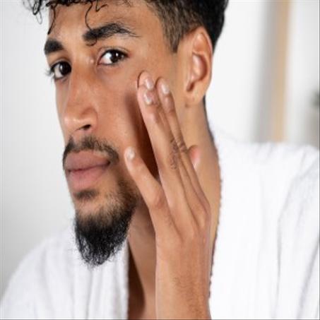 العناية بوجه الرجل