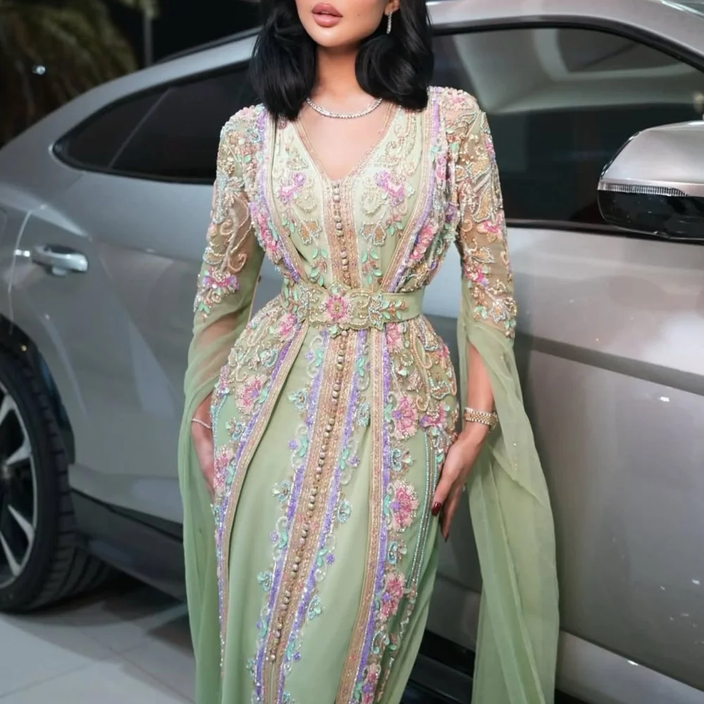 رقة الشيفون المنسدل.. قفطان 