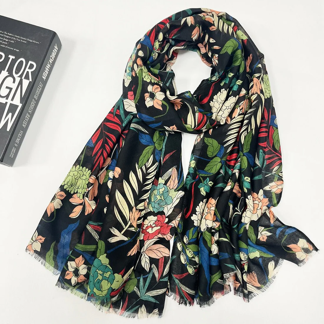 High-grade Shawl Ladies Tassel Printed Scarf (Black)