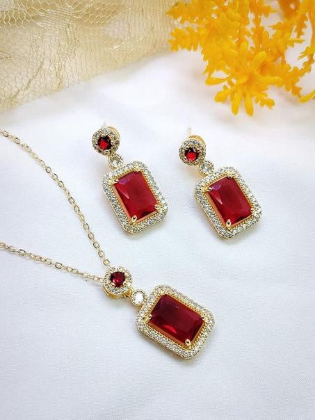 Royal Gemstone Necklace Set Golden Maroon