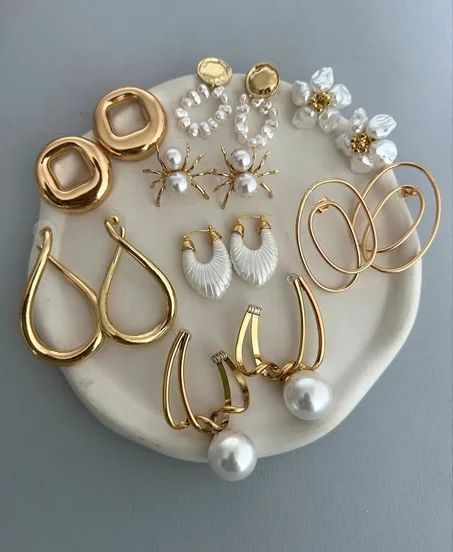 LES BOUCLE D'OREILLE