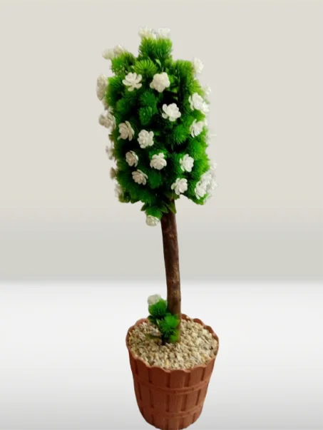 شجرة صغيرة بوريدات بيضاء