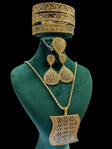 الملابس والأزياء