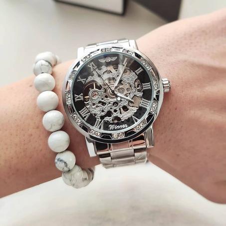 ساعة ميكانيكية تشتغل بدون بطارية ومقاومة للماء