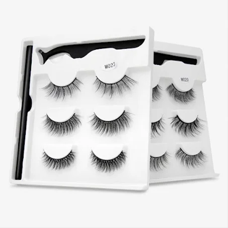 False Eyelashes / Eyeliner