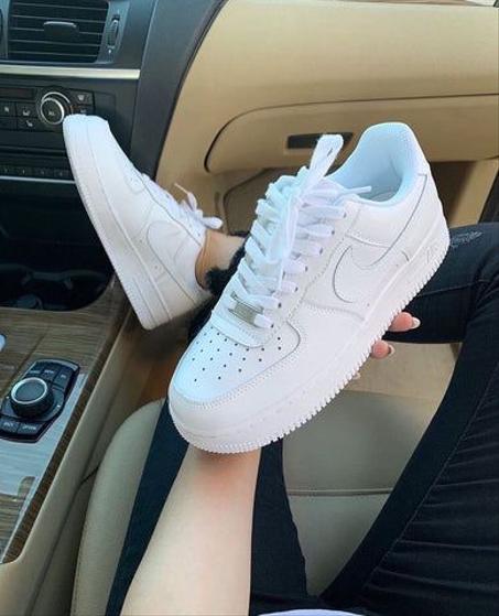 حذاء AIR FORCE 1 الشهير من نايك باللونين الاسود والابيض