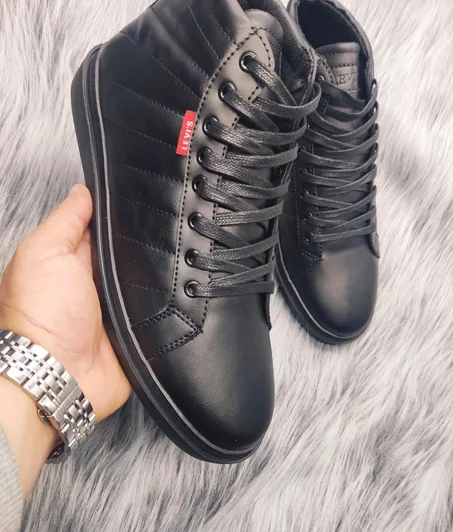 حذاء رجالي أنيق ومثالي من LEVI'S