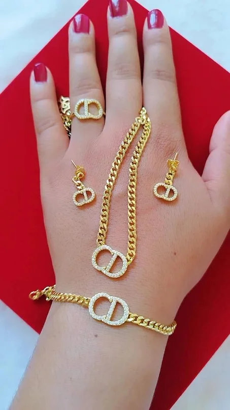 PARTAGEZ CE PRODUIT   pack bijoux 4 pièces bague ,collier ,gourmet ,boucles oreilles haut qualité