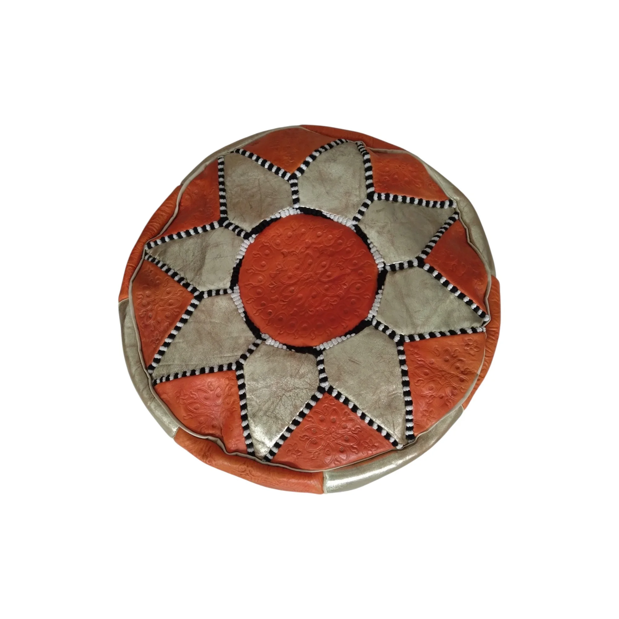 pouf is crafted from genuine leather الوسادة (البوف) من الجلد الطبيعي.