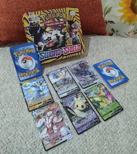 Pokemon Trading Card Game Lot - Sword & Shield Tin
