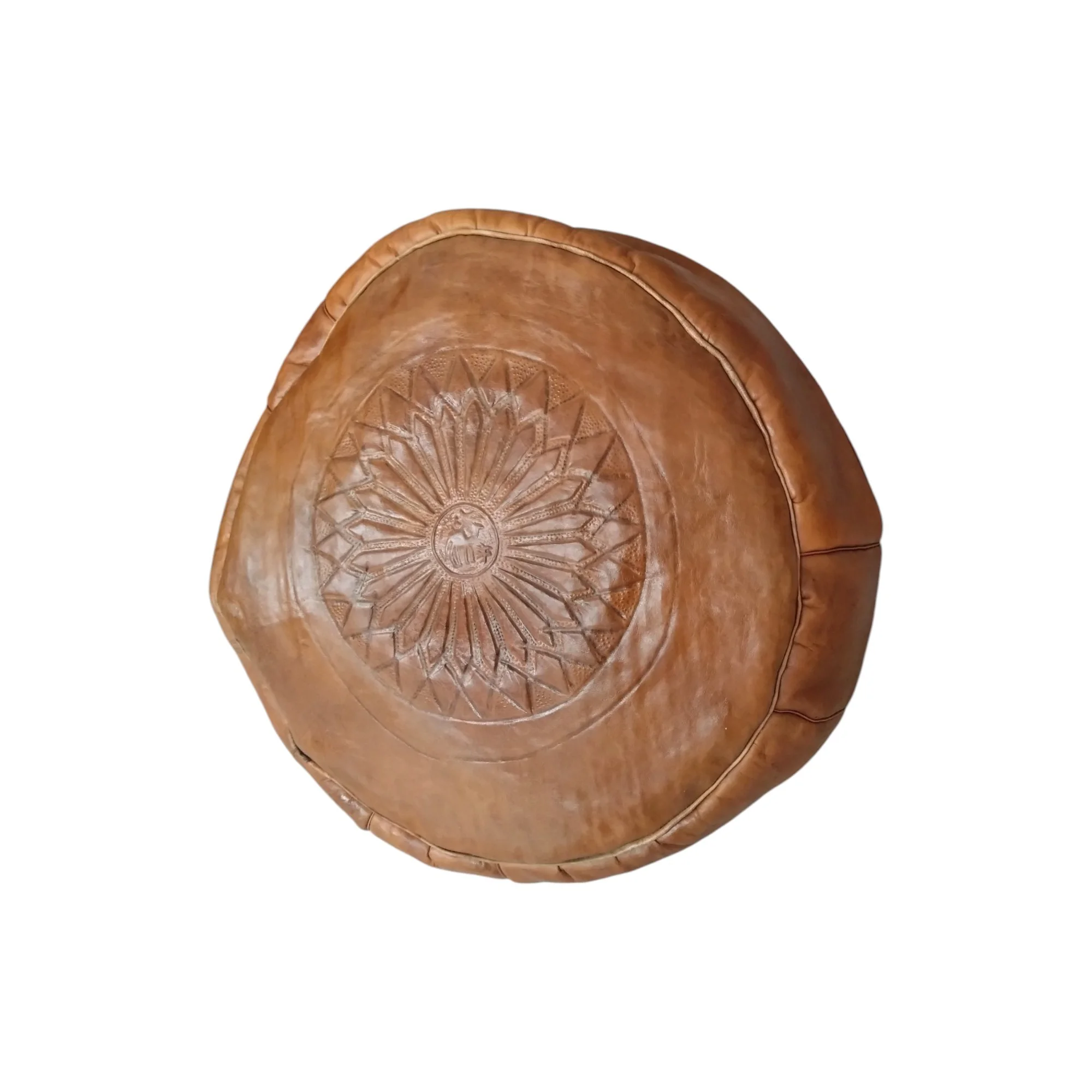 Pouf marocain artisanal en cuir gaufré motif soleil بوفا مغربية مصنوعة يدوياً من الجلد المنقوش بنقش الشمس